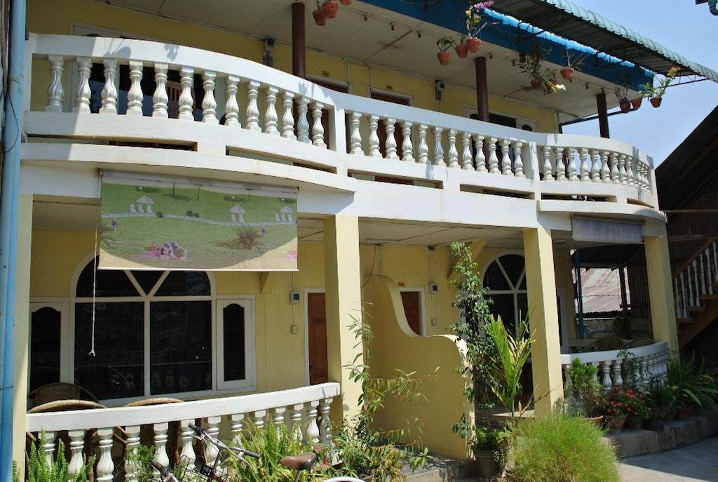 Bright Hotel Nyaung Shwe Exterior foto